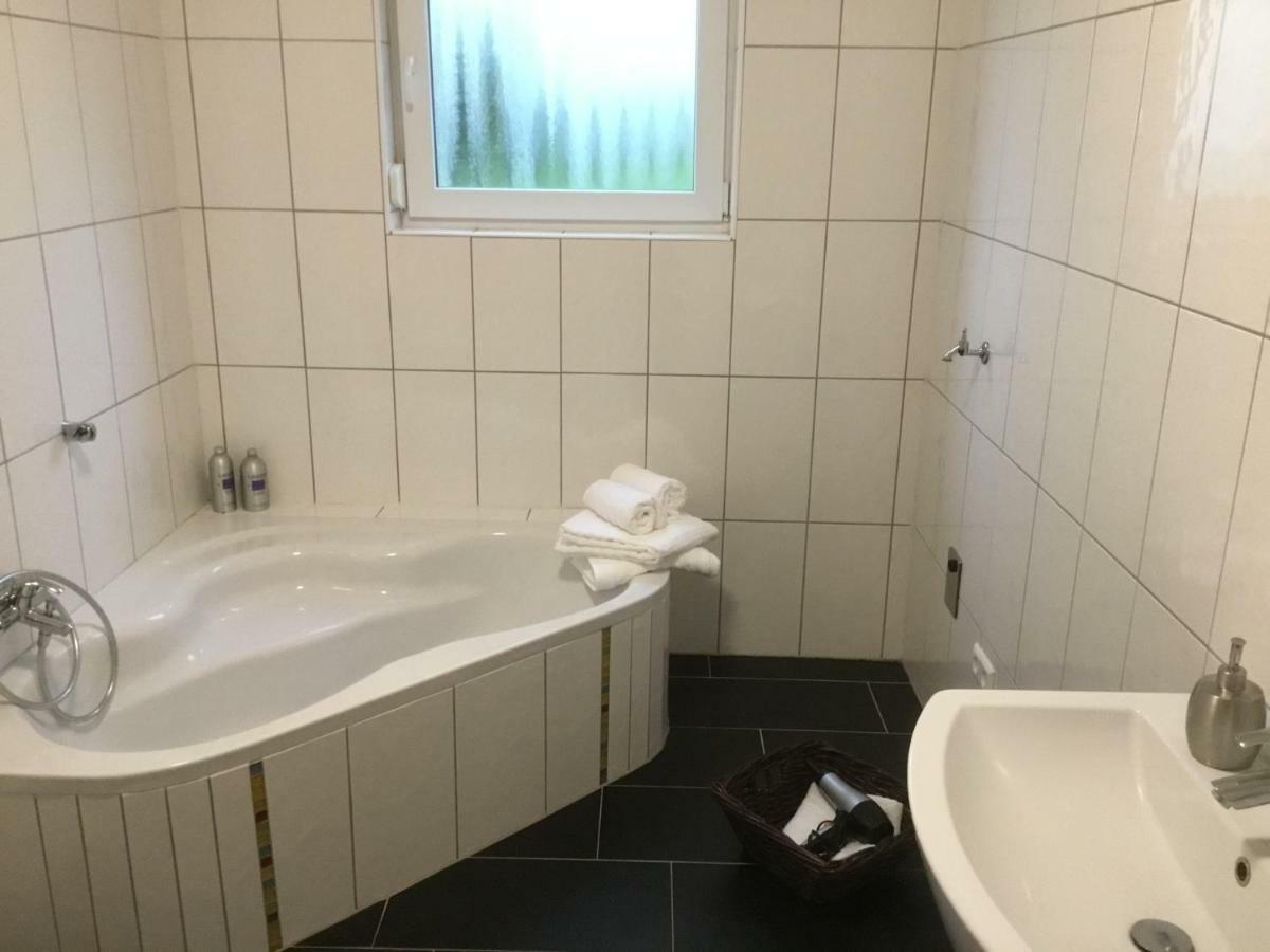 Ferienwohnungen Zum Hirschberg Sankt Wendel Bagian luar foto